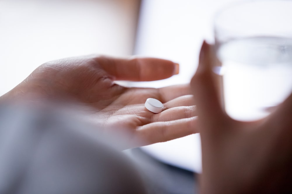 Czy można łączyć tabletkę dzień po z alkoholem?